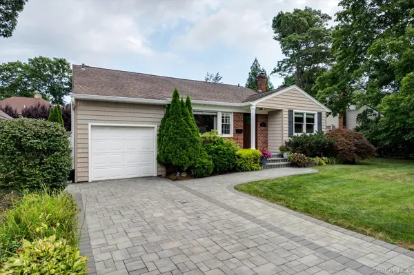 1415 Gaston ST, Wantagh, NY 11793