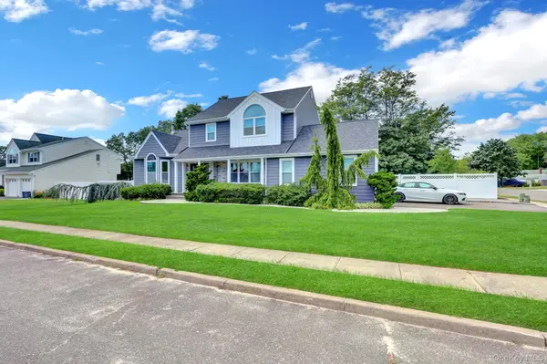 106 Paul DR, Holbrook, NY 11741