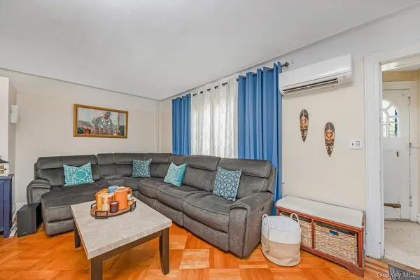 200-06 115th AVE, Saint Albans, NY 11412
