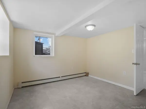 169 Santa BARBARA, Lindenhurst, NY 11757