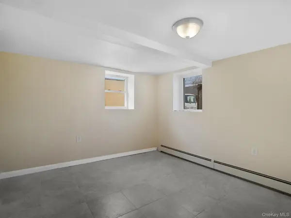 169 Santa BARBARA, Lindenhurst, NY 11757