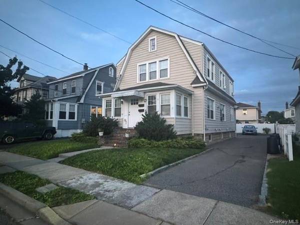 19 High ST, Valley Stream, NY 11581