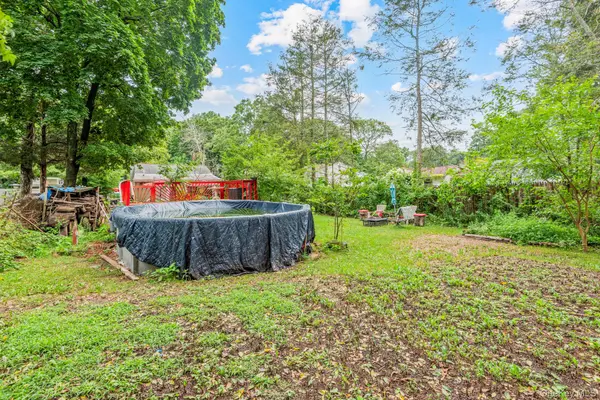 55 Inwood AVE, Selden, NY 11784