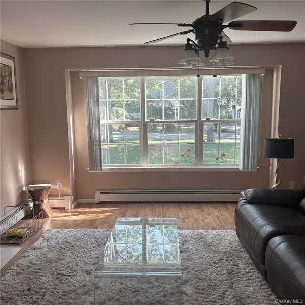 109 Crestwood DR, Shirley, NY 11967