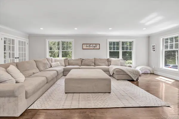 115 Fairway DR, Stamford, CT 6903
