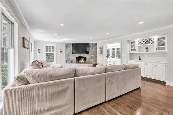 115 Fairway DR, Stamford, CT 6903