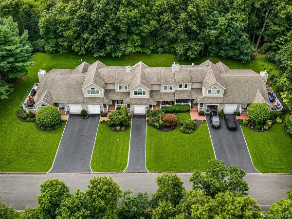 26 Kettle Hole RD, Manorville, NY 11949