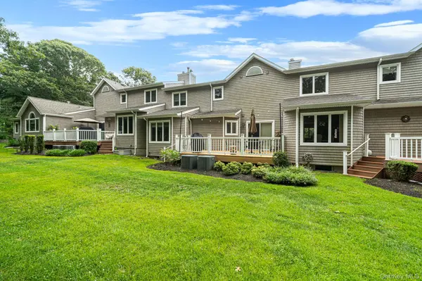 26 Kettle Hole RD, Manorville, NY 11949