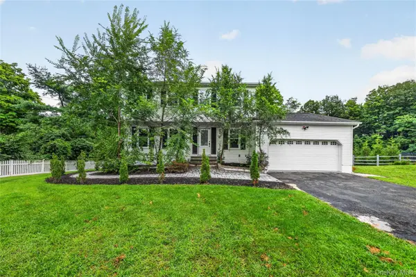 2 Pellbridge DR, Hopewell Junction, NY 12533