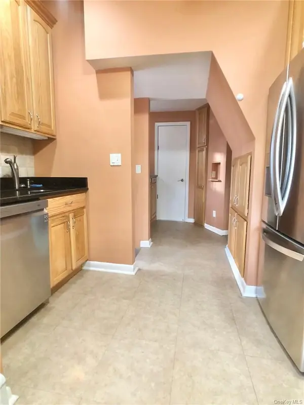 72 Stewart AVE, Eastchester, NY 10709