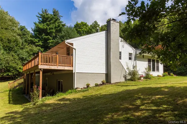 17 Molland DR, Rhinebeck, NY 12572