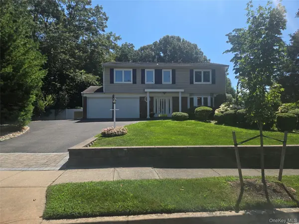 15 Melrose LN, Commack, NY 11725