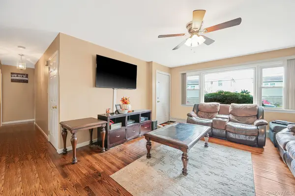 776 S 5th ST, Lindenhurst, NY 11757