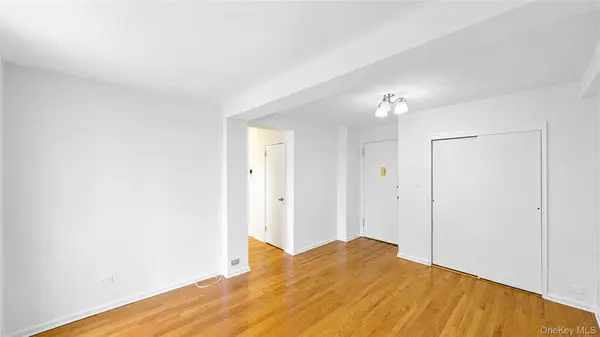60-11 Broadway #3L, Woodside, NY 11377