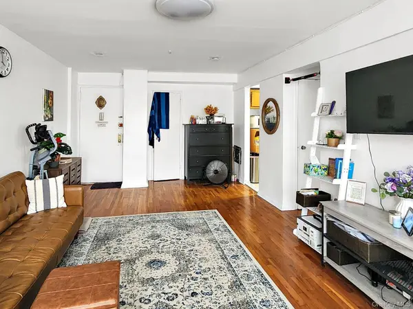 83-30 Vietor AVE #716, Elmhurst, NY 11373