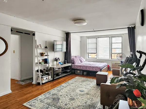 83-30 Vietor AVE #716, Elmhurst, NY 11373