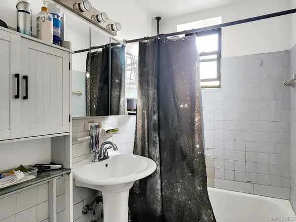 83-30 Vietor AVE #716, Elmhurst, NY 11373