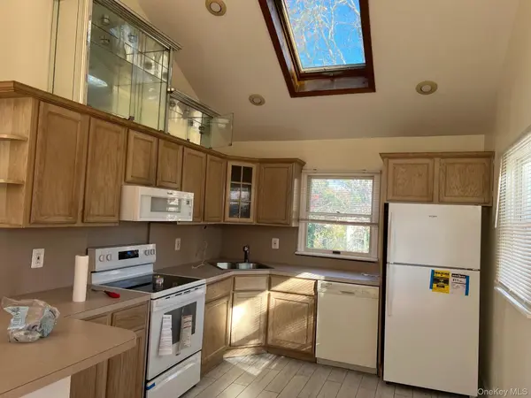 623 Chester RD, Sayville, NY 11782