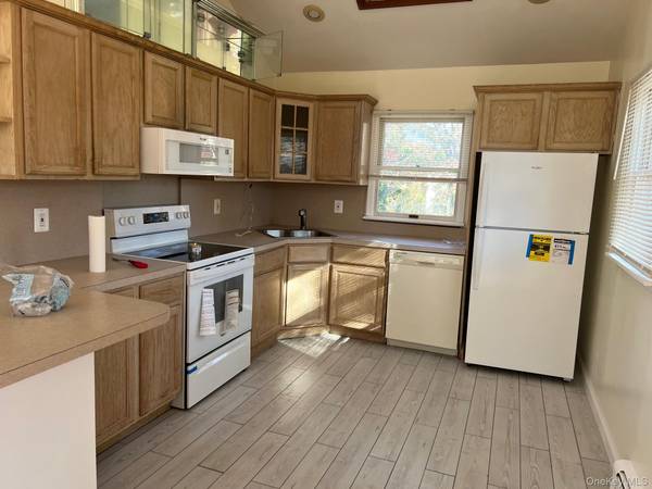 623 Chester RD, Sayville, NY 11782
