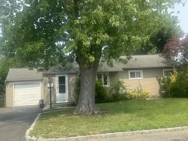 325 Glynn ST, North Babylon, NY 11703