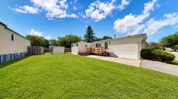 39 Valley Forge DR, Bohemia, NY 11716