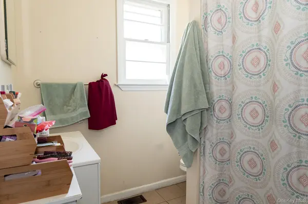 1405 Bay AVE, Mattituck, NY 11952