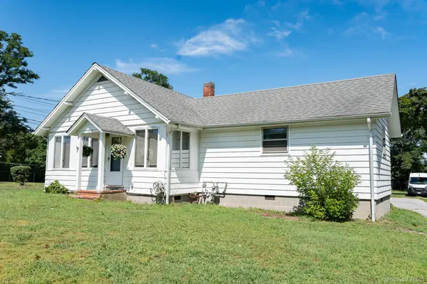 1405 Bay AVE, Mattituck, NY 11952