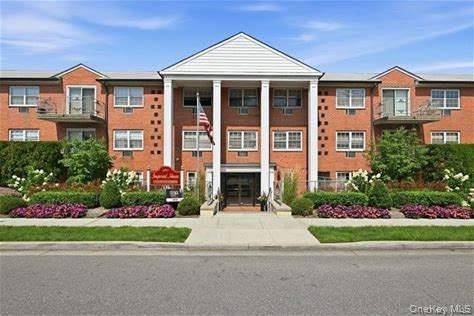250 Village Avenue #C15, Rockville Centre, NY 11570