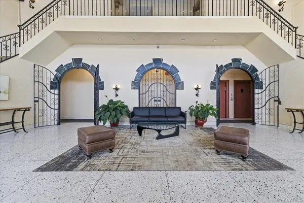 370 West Broadway #5C, Long Beach, NY 11561