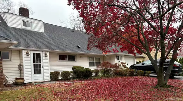 14 Peachtree LN, Roslyn, NY 11576