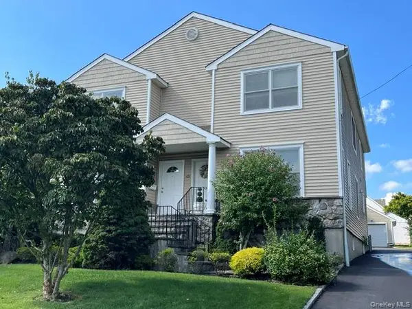 45 Avenue A #A, Port Washington, NY 11050