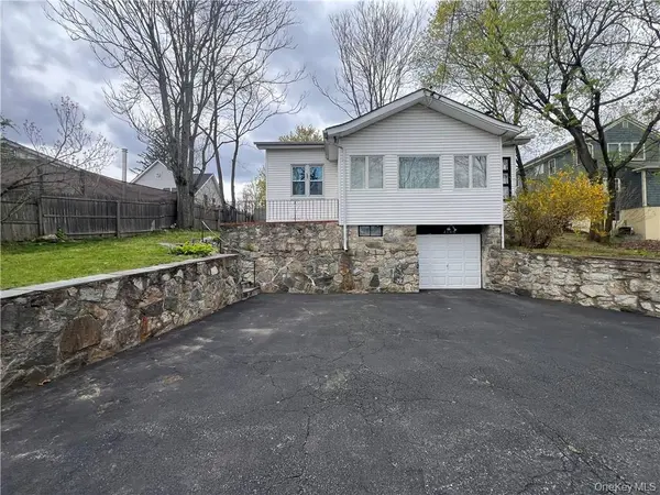 3180 Lincoln DR, Mohegan Lake, NY 10547
