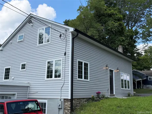 12 Berry LN, Newburgh, NY 12550