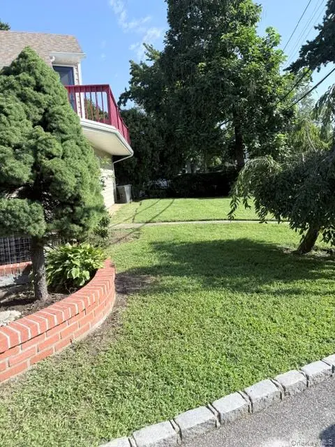 164 E Rockaway RD, Hewlett, NY 11557