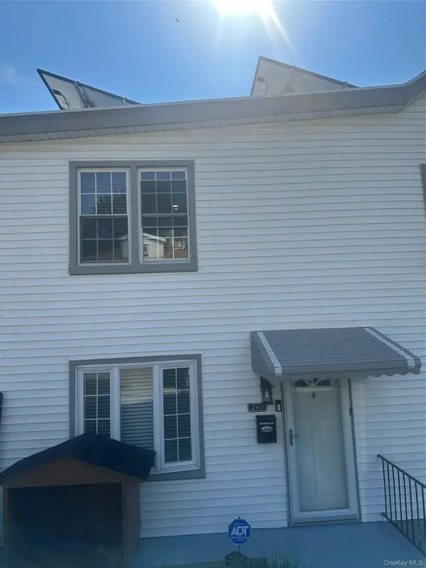 242 Sommerville PL, Yonkers, NY 10703