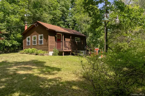 710 Pumpkin LN, Clinton Corners, NY 12514