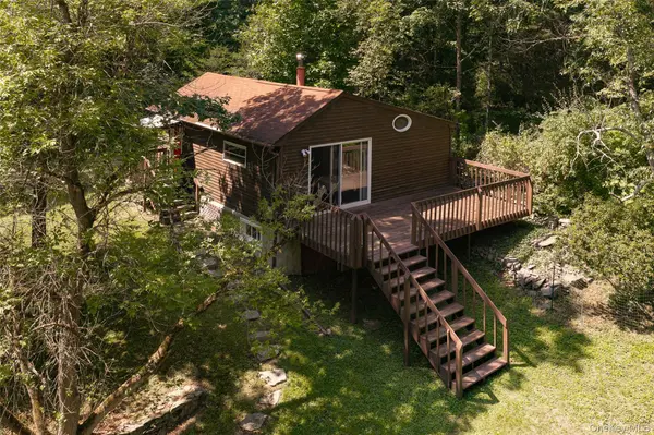 710 Pumpkin LN, Clinton Corners, NY 12514