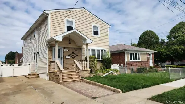 18-08 Murray St 2fl, Whitestone, NY 11357