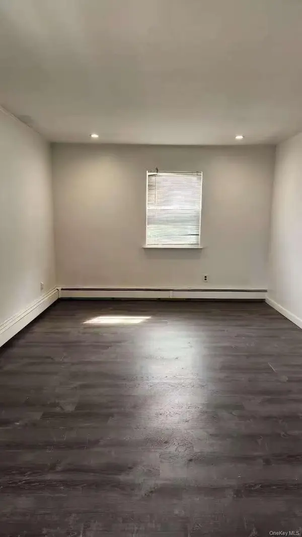 18-08 Murray St 2fl, Whitestone, NY 11357