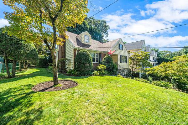 93 Avenue C, Port Washington, NY 11050