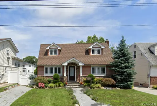1421 Meadowbrook RD, Merrick, NY 11566