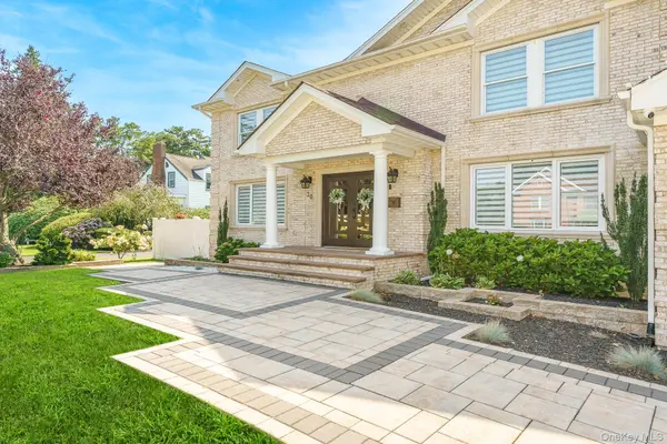20 Mc Cue LN, Babylon, NY 11702