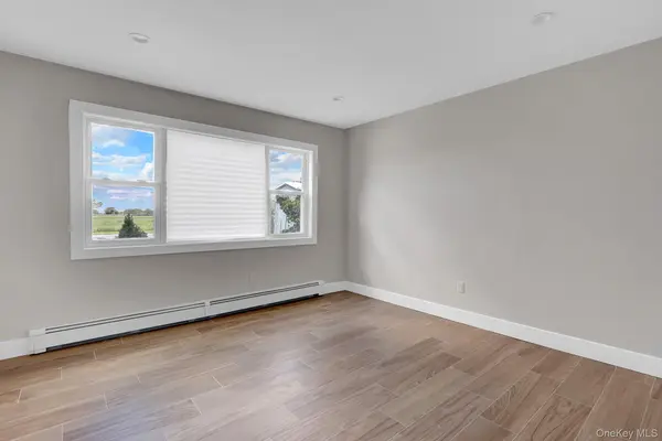 295 Bergen AVE, West Babylon, NY 11704