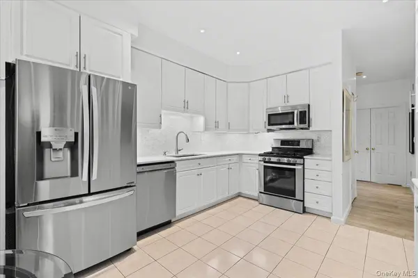138 Doral Greens DR, Rye Brook, NY 10573