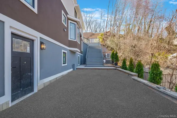 150 Sugar Toms LN, East Norwich, NY 11732
