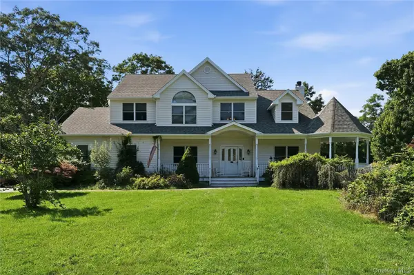 204 Melrose Pkwy, Patchogue, NY 11772
