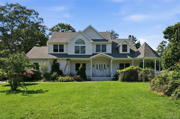 204 Melrose Pkwy, Patchogue, NY 11772