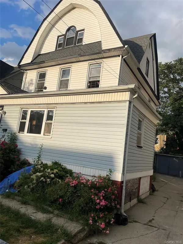 8755 114th ST #2nd fl, Richmond Hill, NY 11418