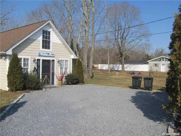 591 Main St, Center Moriches, NY 11934