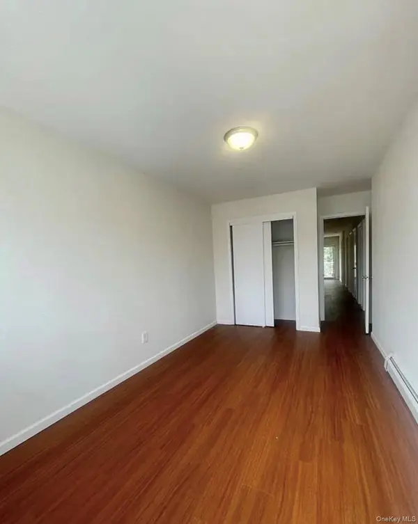 71-28 66th RD, Middle Village, NY 11379